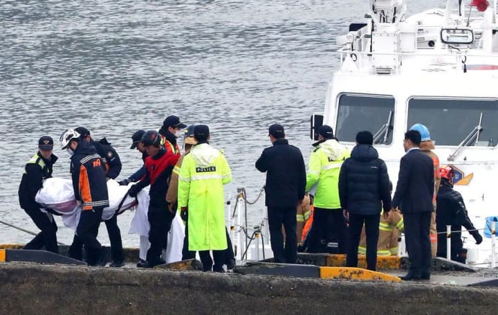 in-south-korea-a-fishing-boat-sank-off-jeju-island-13-sailors-missing