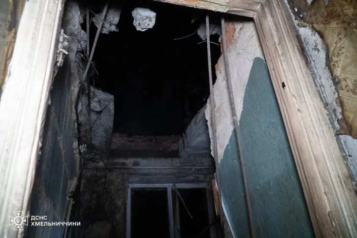 a-two-story-building-burned-down-in-khmelnytsky-region-due-to-a-russian-attack-rescuers-showed-the-consequences