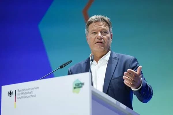 german-vice-chancellor-hints-at-her-candidacy-with-a-taylor-swift-style-bracelet