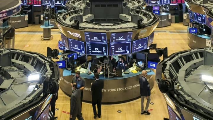 bitkoin-prodovzhuie-trymatys-na-tsinovii-poznachtsi-u-76-tys-dolariv