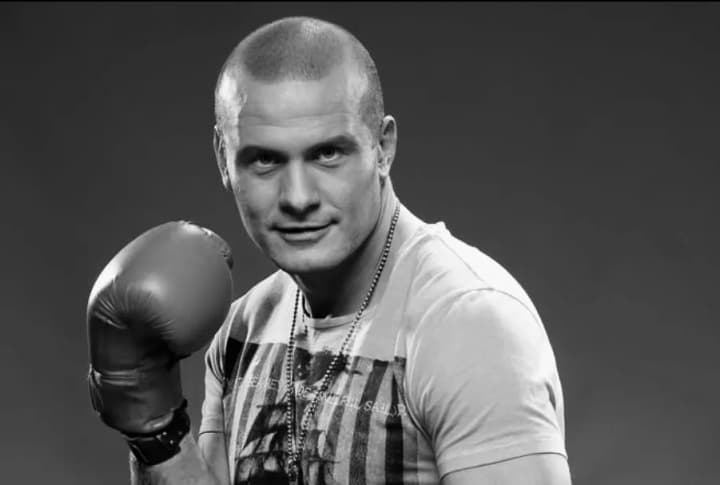 famous-ukrainian-boxer-and-tv-presenter-vyacheslav-uzelkov-dies-at-the-age-of-45