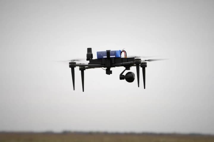 ukrainski-vyrobnyky-stvoryly-dron-z-kharakterystykamy-mavic-minstratehprom-pokazav-pershi-demonstratsiini-poloty