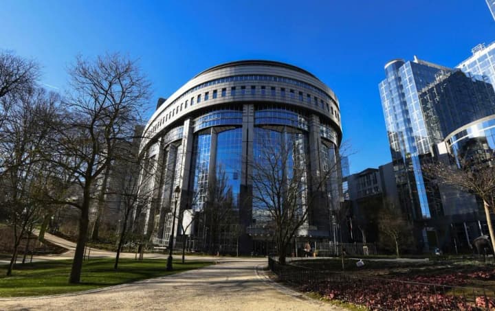 yevroparlament-skhvalyv-pochatok-perehovoriv-shchodo-zaborony-na-import-rosiiskykh-hazu-ta-nafty