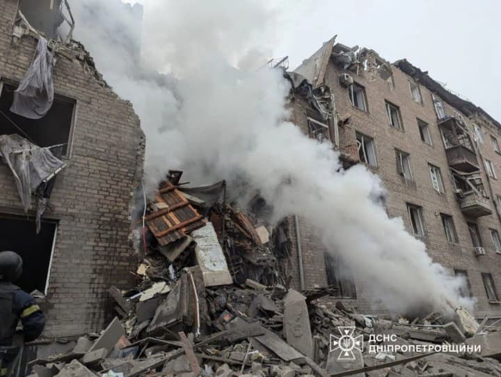 russian-strike-on-kryvyi-rih-bodies-of-2-children-pulled-out-of-rubble