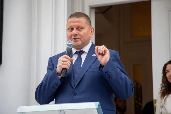 zaluzhnyi-ukraine-would-like-to-agree-with-britain-on-training-5-7-thousand-students-a-year