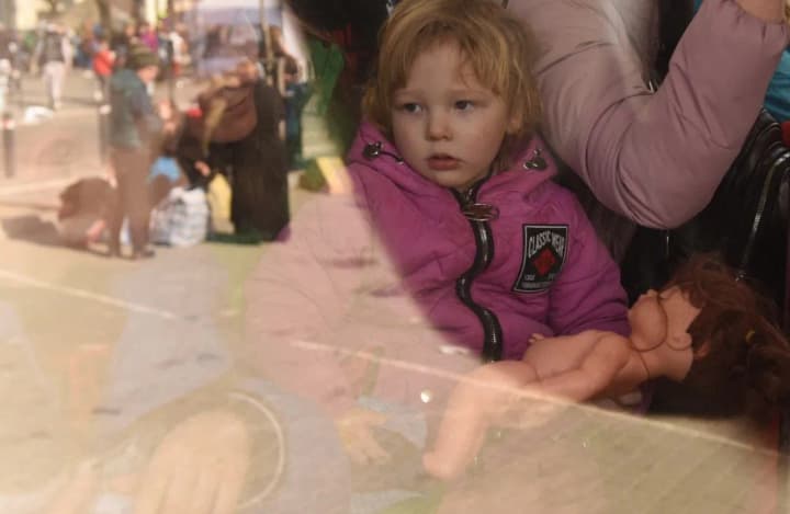 families-with-children-are-being-forcibly-evacuated-from-volnovakha-district-in-donetsk-region