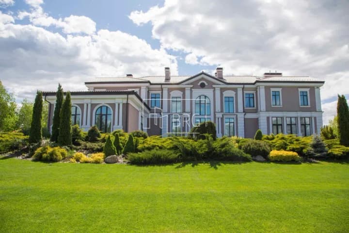 na-olx-za-10-milioniv-dolariv-prodaiut-naidorozhchyi-budynok-u-koncha-zaspi