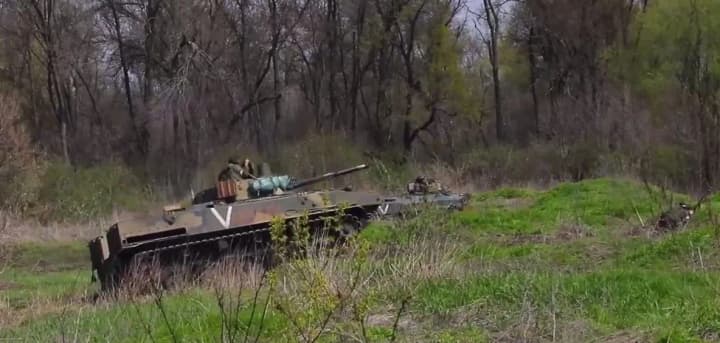 rosiiany-na-siverskomu-napriamku-stiahuiut-osobovyi-sklad-ta-tekhniku-rechnytsia-otu-luhansk