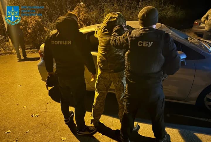 politsiia-khmelnychchyny-vykryla-narkolaboratoriiu-z-shchomisiachnym-prybutkom-u-5-mln-hrn