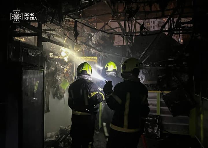 na-odnomu-z-kyivskykh-rynkiv-pid-chas-pozhezhi-postrazhdalo-dvoie-liudei