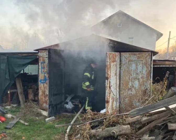 law-enforcers-report-on-the-consequences-of-russian-attacks-in-kyiv-region-photos