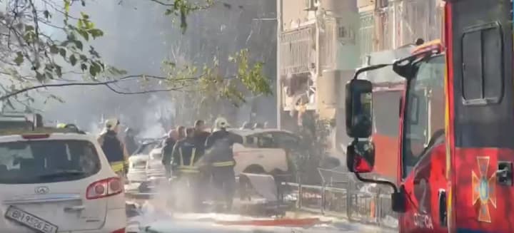 raketnyi-udar-po-odesi-sered-zahyblykh-medyky-ta-politseiski