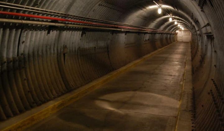 na-vypadok-yadernoho-udaru-u-rf-zapushcheno-seriine-vyrobnytstvo-mobilnykh-ukryttiv