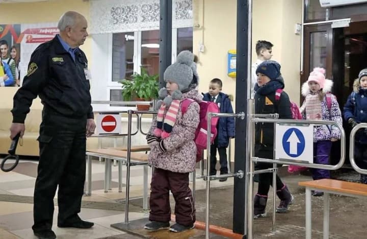 zelenskyy-ukraine-should-implement-a-project-to-install-metal-detector-frames-in-schools-and-public-buildings