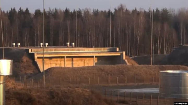 powerful-explosions-and-shooting-the-13th-arsenal-of-the-gru-in-the-novgorod-region-is-attacked