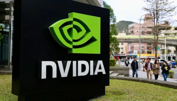 nvidia-zdaie-pozytsii-investory-hotuiutsia-do-volatylnykh-rukhiv-aktsii-vyrobnyka-hrafichnykh-protsesoriv