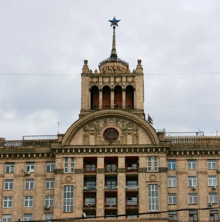 a-star-from-a-house-on-khreshchatyk-and-monuments-to-soviet-propagandists-47-memorials-to-be-removed-have-been-identified