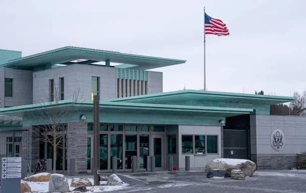 u-norvehii-okhoronets-posolstva-ssha-shpyhuvav-na-koryst-rf-ta-iranu