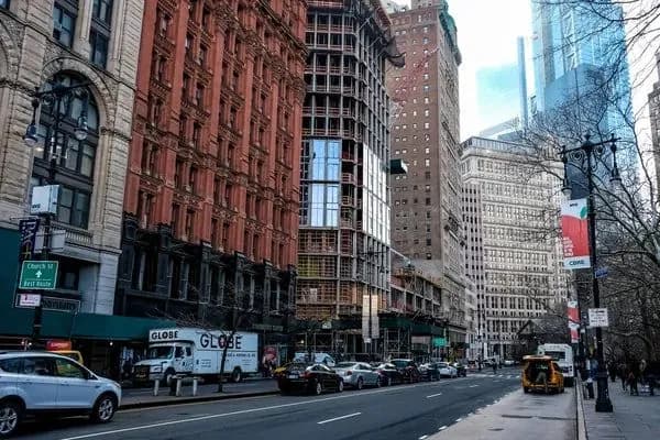 u-niu-iorku-zaprovadzhuiut-platu-za-vizd-na-manhetten-na-avtomobili