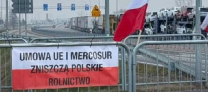 polskyi-ministr-silskoho-hospodarstva-zustrivsia-z-fermeramy-yaki-blokuiut-rukh-vantazhivok-na-kordoni-z-ukrainoiu