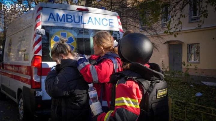 russias-strike-on-odesa-11-injured-eight-of-them-in-hospital-kiper