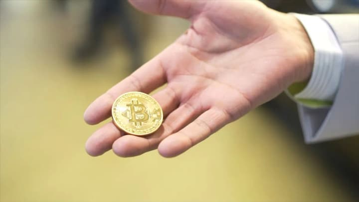 bitkoin-tiahne-rynok-unyz-kryptovaliuty-v-chervonii-zoni