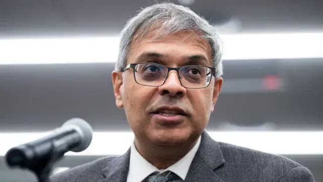 tramp-obrav-krytyka-karantynu-cherez-covid-na-posadu-kerivnyka-holovnoho-ahentstva-z-okhorony-zdorovia-ssha