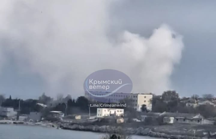 v-okkupirovannom-krimu-nespokoinoe-utro-soobshchayut-o-vzrivakh-i-dime