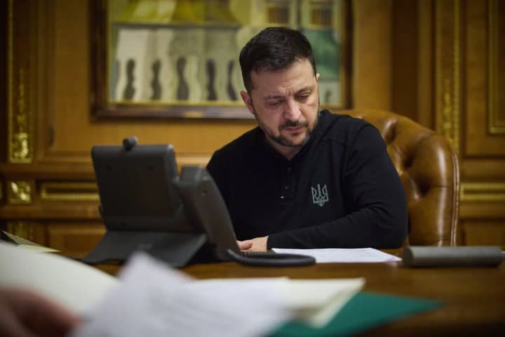 zelenskii-obsudil-s-gensekom-nato-usilenie-pvo