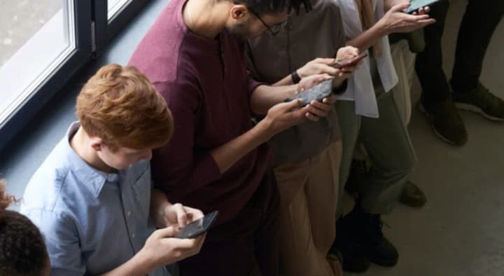 threads-i-bluesky-peremaniuiut-korystuvachiv-x-reaktsiia-maska