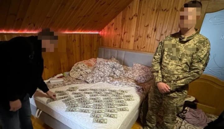 nezakonnoe-peresechenie-granitsi-razoblachen-pravookhranitel-kotorii-za-10-tis-dollarov-obeshchal-klientam-polnoe-soprovozhdenie