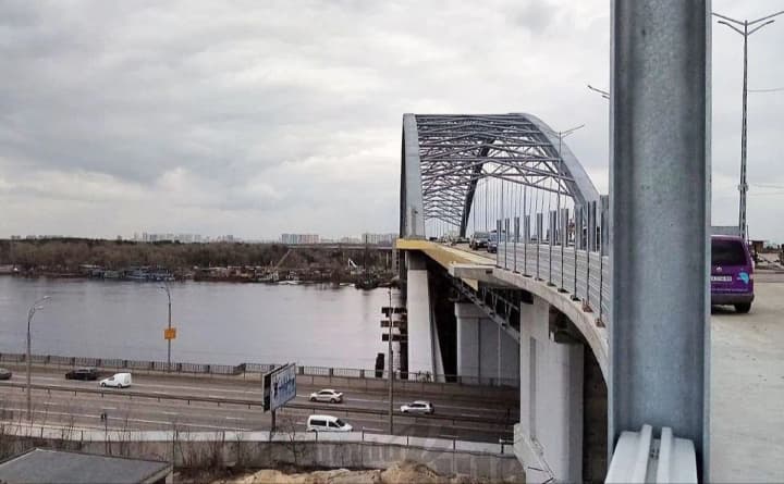 cherez-zavyshchennia-vartosti-robit-na-budivnytstvi-podilskoho-mostu-novu-pidozru-otrymav-posadovets-stolychnoho-kp