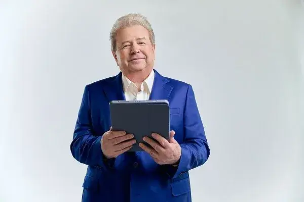 lehendarnomu-spivochomu-rektoru-mykhailu-poplavskomu-75