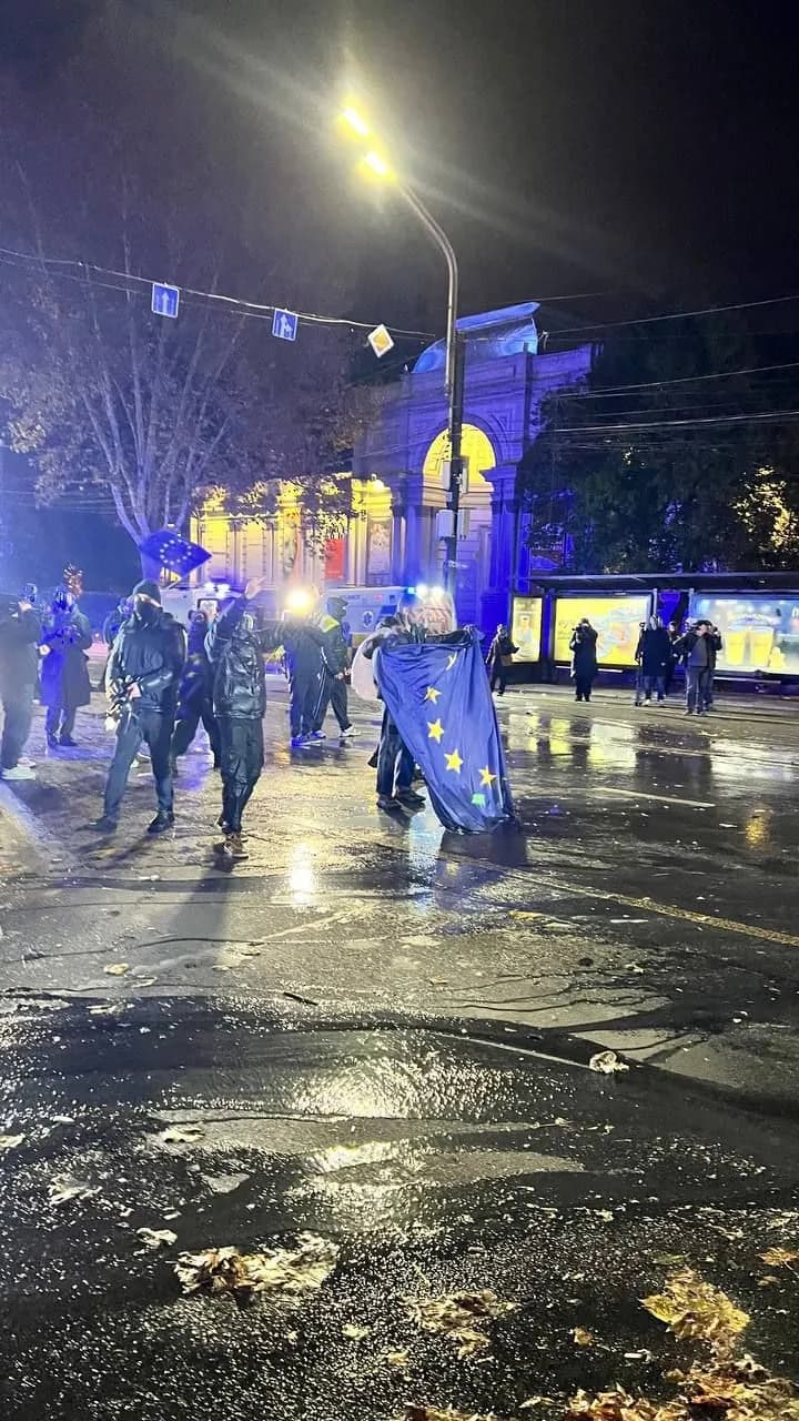 clashes-between-security-forces-and-protesters-continue-in-tbilisi-there-are-victims-photos-and-videos-from-the-scene