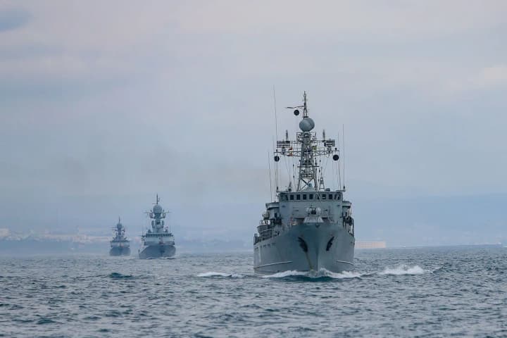 the-invaders-put-on-duty-in-the-black-sea-three-enemy-ships-that-are-carriers-of-cruise-missiles