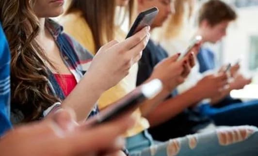 avstraliiskyi-zakon-pro-zaboronu-sotsmerezh-ditiam-do-16-rokiv-stav-revoliutsiinym-novovvedenniam-u-sviti