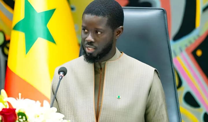 prezydent-senehalu-vymahaie-shchob-frantsiia-zakryla-vsi-svoi-viiskovi-bazy-v-yoho-kraini