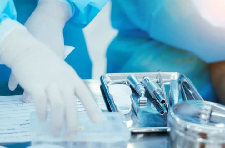 pravitelstvo-rasshirilo-besplatnuyu-stomatologicheskuyu-programmu-dlya-zashchitnikov-ukraini