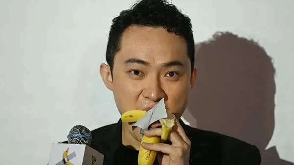 crypto-entrepreneur-ate-a-banana-for-6-62-million-from-a-famous-art-object