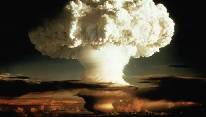 zahynut-miliony-liudei-newsweek-zmodeliuvav-yadernyi-udar-po-stolytsiam-rosii-kytaiu-i-kndr
