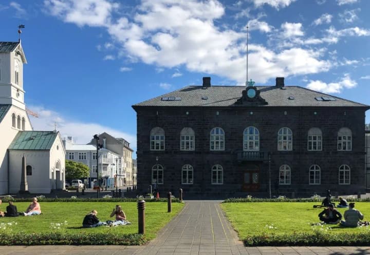 iceland-holds-early-parliamentary-elections-due-to-the-collapse-of-the-coalition