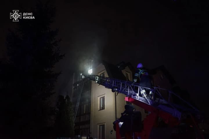 fire-in-the-capital-emergency-workers-rescued-11-people-including-a-child