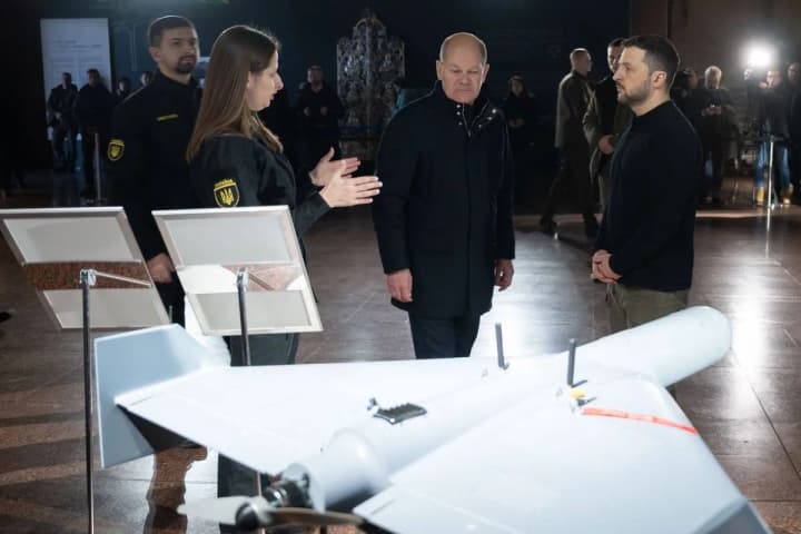 zelensky-showed-scholz-the-latest-drones-made-in-cooperation-with-germany