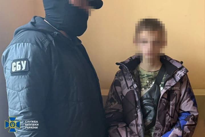 na-kyivshchyni-pidlitky-pidirvaly-vybukhivku-bilia-politsii-za-obitsianku-hroshei-vid-divchyny-z-rf