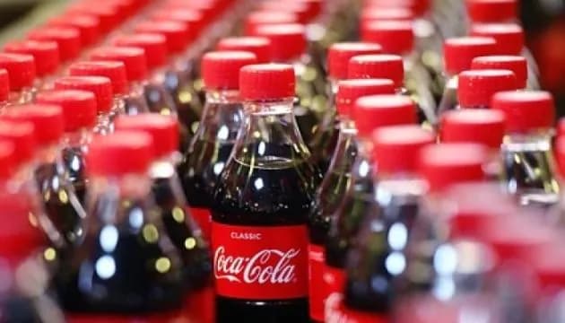 huchna-obitsianka-coca-cola-shchodo-bahatorazovoi-upakovky-znykla-naperedodni-samitu-z-pytan-plastyku