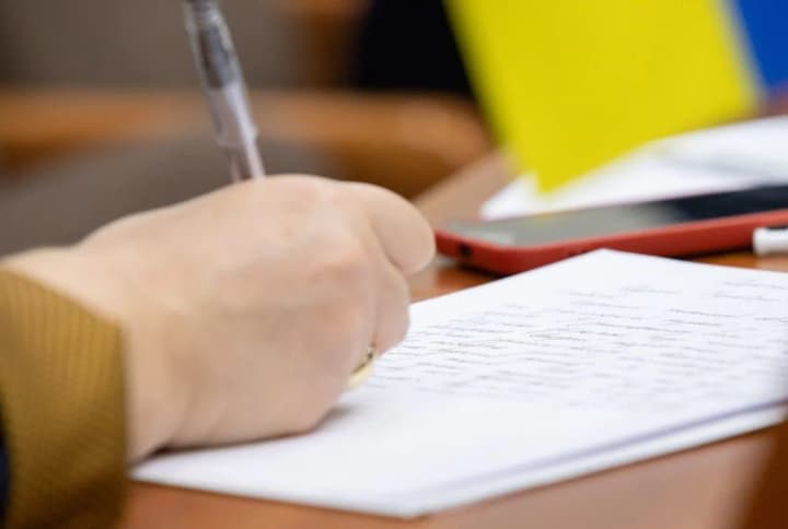 radio-dictation-2024-lviv-resident-wins-for-the-sixth-time-by-writing-a-text-without-mistakes