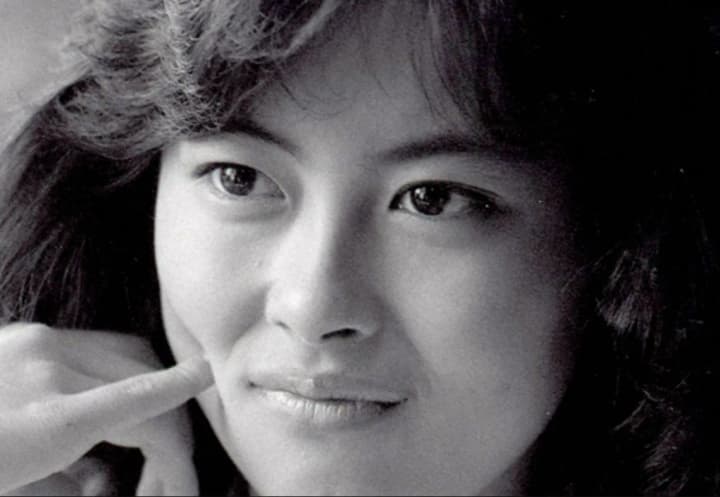 pomerla-yaponska-aktrysa-i-spivachka-mikho-nakaiama-ikona-j-pop-muzyky-80-90-ykh-zirka-filmu-liubovnyi-lyst