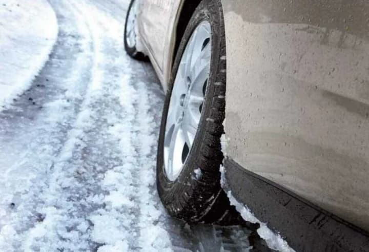 in-kiev-roads-are-being-actively-treated-before-the-predicted-ice