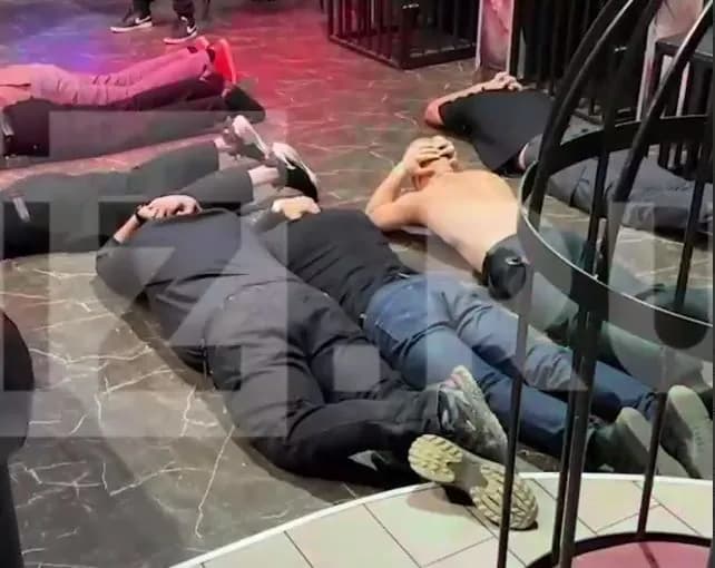 novi-reidy-sylovykiv-u-nichnykh-klubakh-moskvy-koho-shukaiut