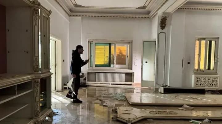 assads-presidential-palace-in-damascus-almost-completely-looted